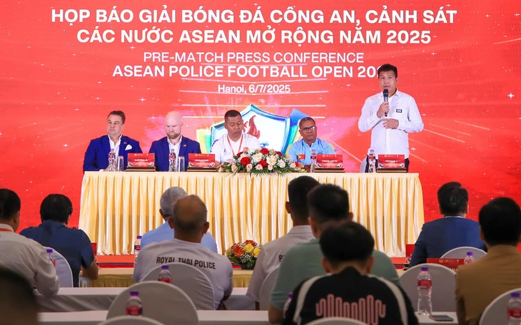 Dàn cầu thủ chuyên nghiệp giúp CAND Việt Nam II thắng đậm Cảnh sát Singapore - Ảnh 3.