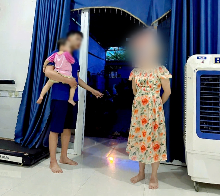 Công an xác minh vụ cô giáo đánh bầm mông học sinh lớp học thêm vì làm sai bài tập - Ảnh 1.