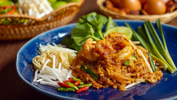 Đầu bếp nhà hàng 3 sao Michelin chỉ cách nấu pad Thái được yêu thích hơn 1 thế kỷ Đầu bếp nhà hàng 3 sao Michelin chỉ cách nấu pad Thái được yêu thích hơn 1 thế kỷ