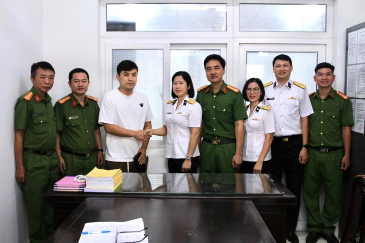 Nữ đại úy hải quân ở Nha Trang nhặt gần 80 triệu đồng, tìm trả người đánh rơi- Ảnh 1. Nữ đại úy hải quân ở Nha Trang nhặt gần 80 triệu đồng, tìm trả người đánh rơi - Ảnh 1.