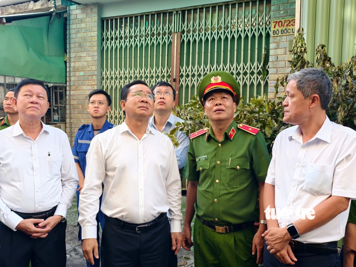 Chủ tịch UBND TP.HCM Nguyễn Văn Được đến hiện trường chỉ đạo khắc phục vụ cháy tại cư xá Độc Lập Chủ tịch UBND TP.HCM Nguyễn Văn Được đến hiện trường chỉ đạo khắc phục vụ cháy tại cư xá Độc Lập