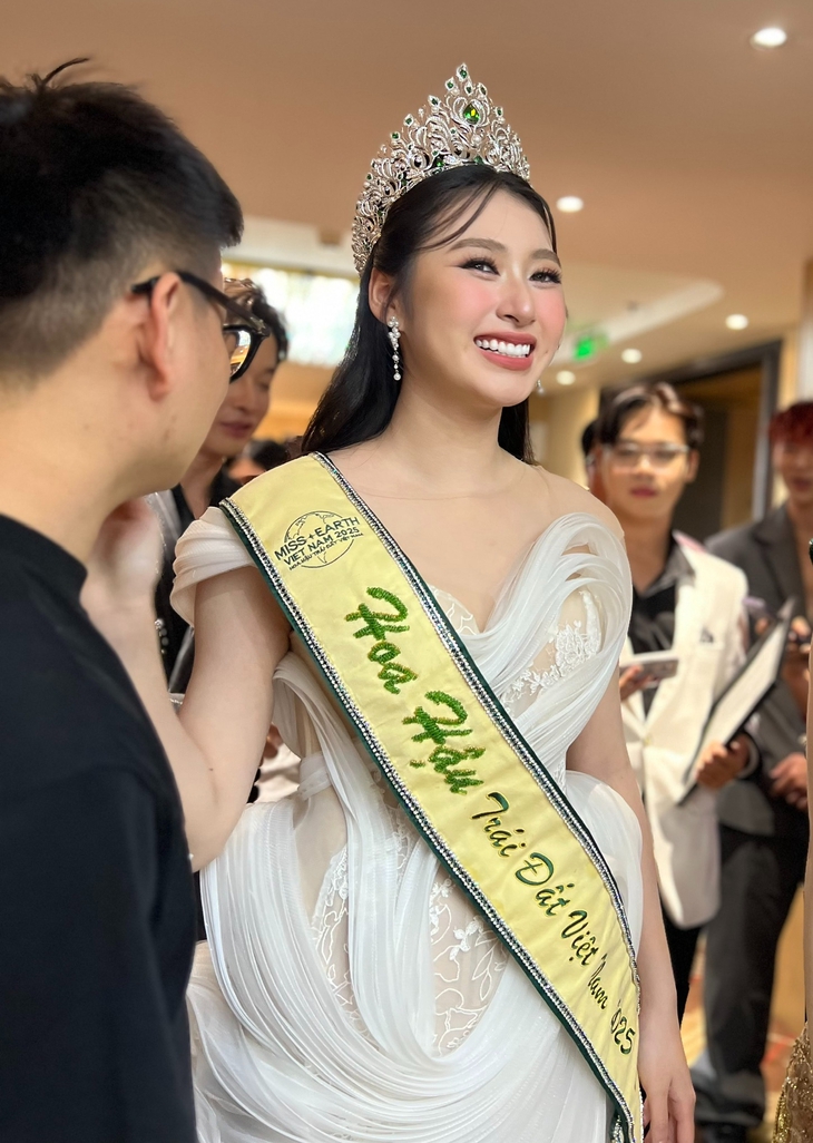 Á hậu 3 Trịnh Mỹ Anh thi Hoa hậu Trái đất Miss Earth 2025 - Ảnh 3. Hoa hậu Trái đất - Ảnh 3.