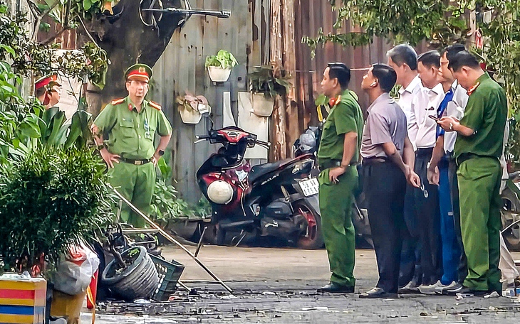 'Suýt toang cả văn phòng vì sạc xe điện bằng dây cáp rởm' - Ảnh 6.