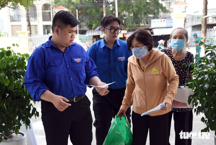 Đồng Nai triển khai 96 đội hình tình nguyện hỗ trợ người dân làm thủ tục hành chính - Ảnh 1.