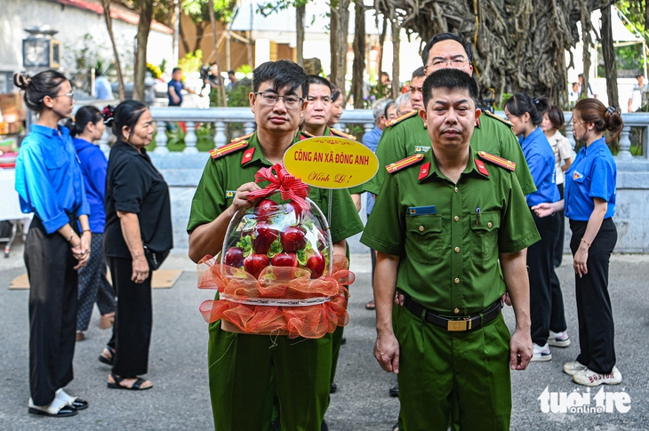 Người dân về thôn Lại Đà, rơi lệ tưởng nhớ cố Tổng Bí thư Nguyễn Phú Trọng - Ảnh 7.