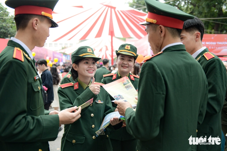 Bộ Quốc phòng trả lời việc bố trí quân nhân công tác gần nhà - Ảnh 1.