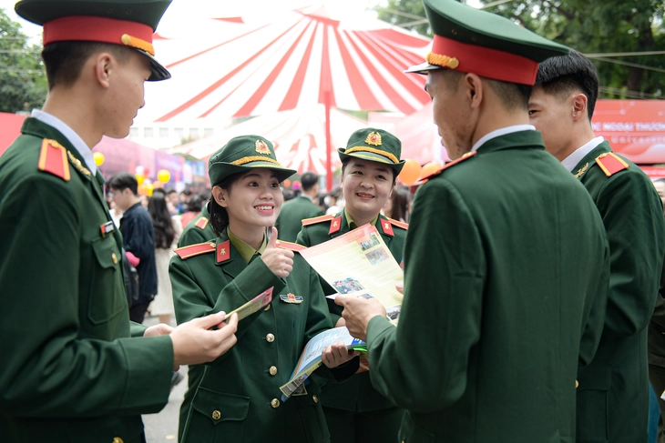 Đại tướng Nguyễn Tân Cương: Tổ chức chặt chẽ kỳ thi đánh giá năng lực trên máy tính - Ảnh 2.