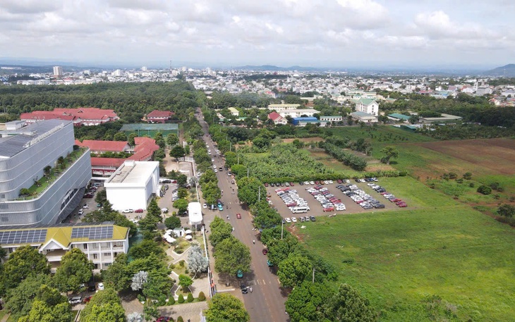 Chiếm đất công nhiều năm không ai xử lý, dân tố cáo lên cấp trên - Ảnh 2.