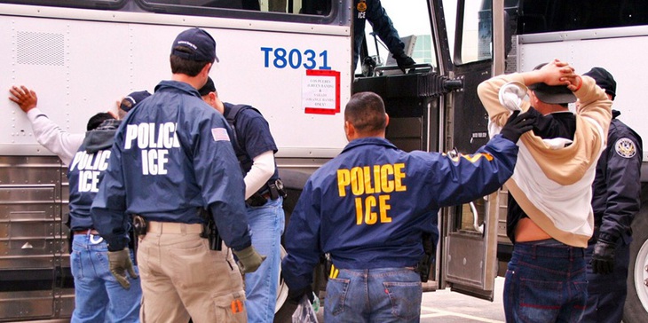 ICE có ‘ủy quyền’ cho các ‘thợ săn tiền thưởng’ để bắt giữ người nhập cư trái phép? ICE có ‘ủy quyền’ cho các ‘thợ săn tiền thưởng’ để bắt giữ người nhập cư trái phép?