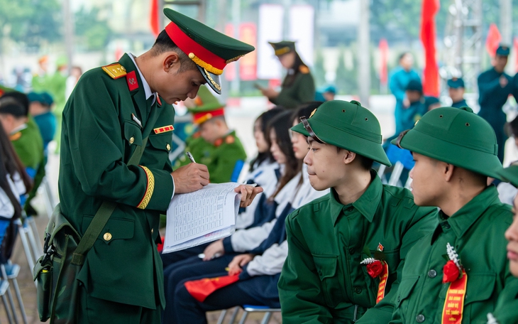 Có hình xăm vẫn được xem xét gọi nhập ngũ - Ảnh 2.