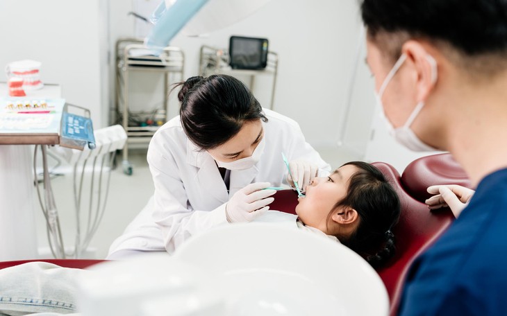 Cách nhận biết và điều trị bệnh 13% dân số thế giới mắc phải: Kém khoáng men răng hàm - răng cửa - Ảnh 3.
