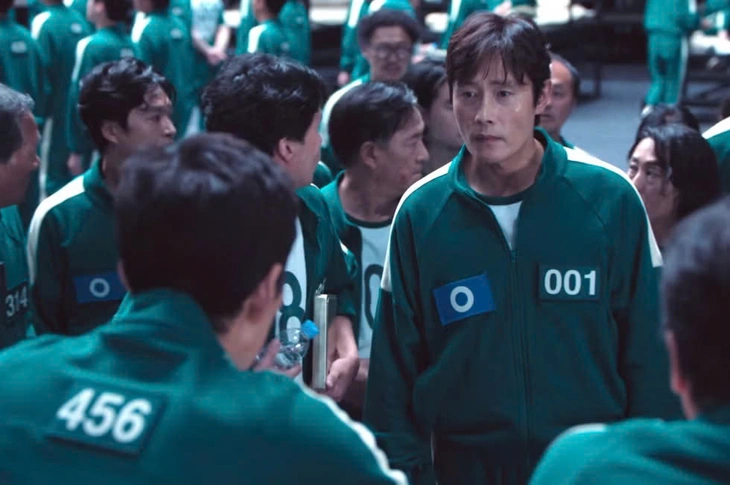 Lee Byung Hun bị con trai trách móc vì quá ác trong Squid game - Ảnh 5.
