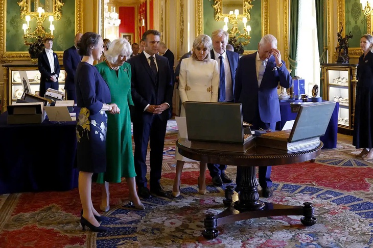 Công nương Kate Middleton lần đầu diện Dior đón Tổng thống Pháp đến Vương quốc Anh - Ảnh 6. Công nương Kate Middleton lần đầu diện Dior đón Tổng thống Pháp đến Vương quốc Anh - Ảnh 6.