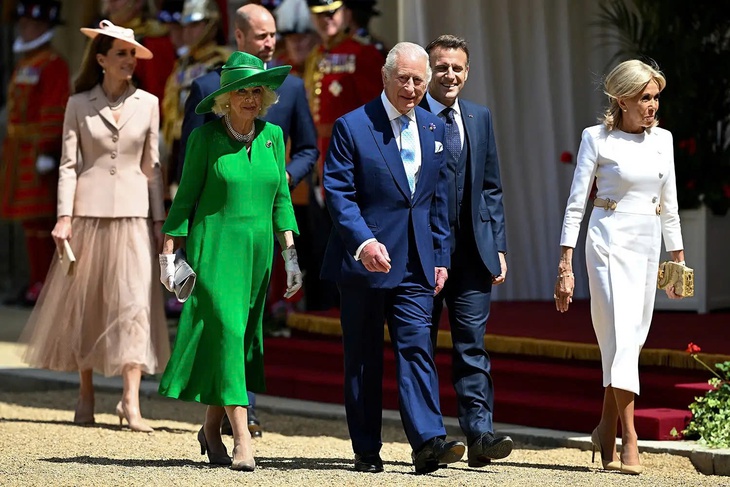 Công nương Kate Middleton lần đầu diện Dior đón Tổng thống Pháp đến Vương quốc Anh - Ảnh 4. Kate Middleton - Ảnh 4.