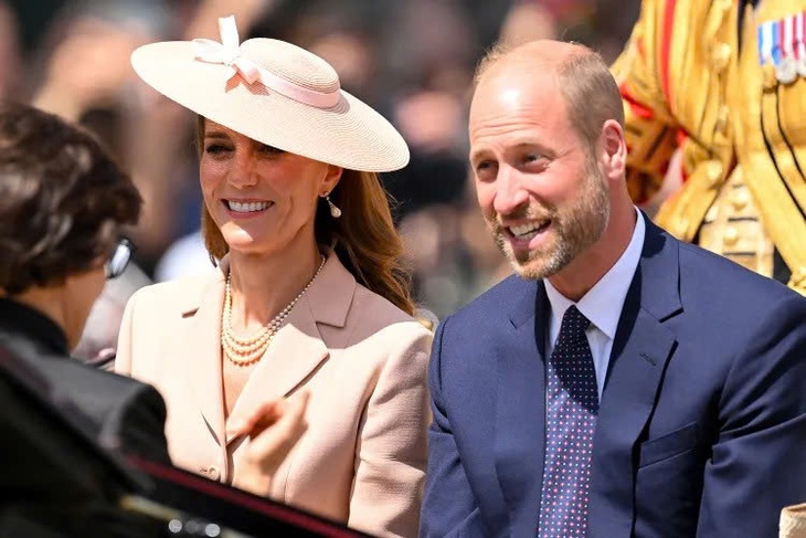 Công nương Kate Middleton lần đầu diện Dior đón Tổng thống Pháp đến Vương quốc Anh - Ảnh 2. Kate Middleton - Ảnh 2.