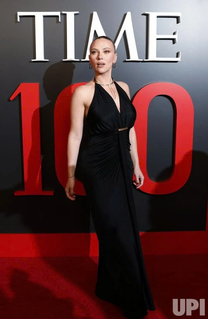 Scarlett Johansson: 'Mỹ nhân quyến rũ nhất thế giới' gây thương nhớ với gu thời trang táo bạo - Ảnh 9. Scarlett Johansson - Ảnh 8.