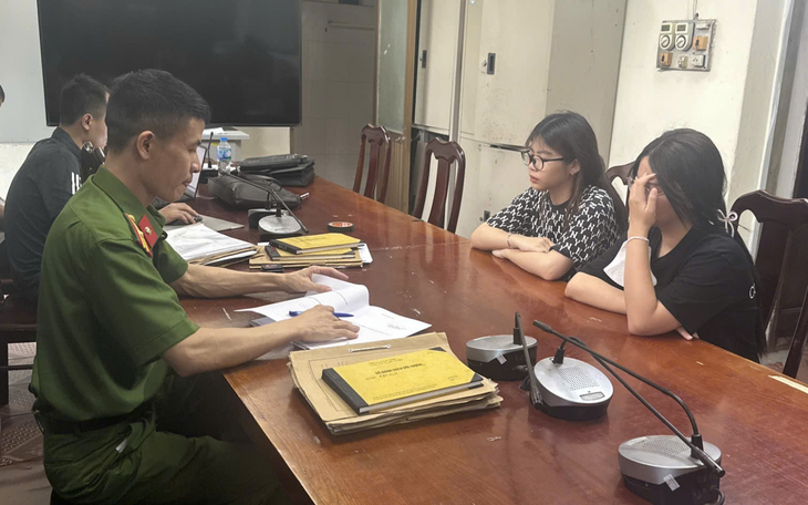 Phát hiện nhóm thanh thiếu niên ném đá vào các phương tiện di chuyển trên cao tốc  - Ảnh 1.