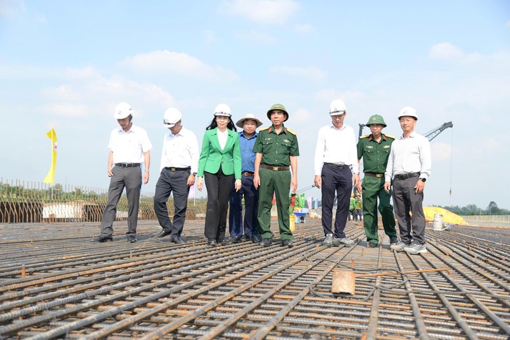 Phát động thi đua đẩy nhanh tiến độ cao tốc Cao Lãnh - An Hữu - Ảnh 1.