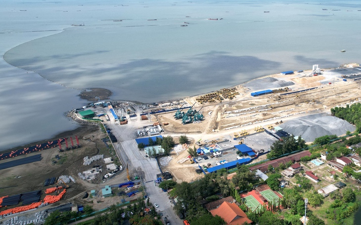 Bội thu tiền đất, không vội mừng - Ảnh 3.
