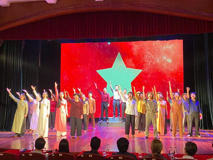 Đạo diễn Hàn Quốc dựng nhạc kịch về Chủ tịch Hồ Chí Minh Đạo diễn Hàn Quốc dựng nhạc kịch về Chủ tịch Hồ Chí Minh