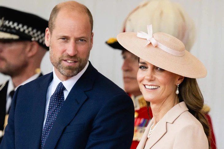 Công nương Kate Middleton lần đầu diện Dior đón Tổng thống Pháp đến Vương quốc Anh - Ảnh 7. Kate Middleton - Ảnh 7.