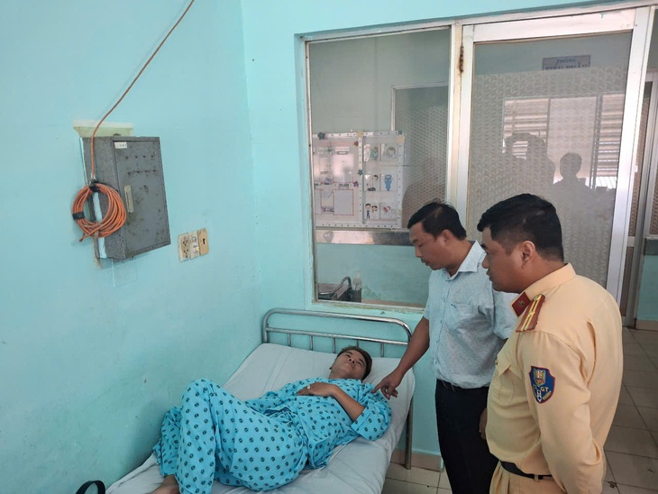 Hé lộ nguyên nhân vụ tai nạn xe khách 3 người chết trên cao tốc Vĩnh Hảo - Phan Thiết - Ảnh 1.