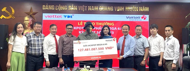Biết trúng vé số Vietlott 127 tỉ, người đàn ông nói ‘cảm giác khá bình tĩnh’ - Ảnh 1.