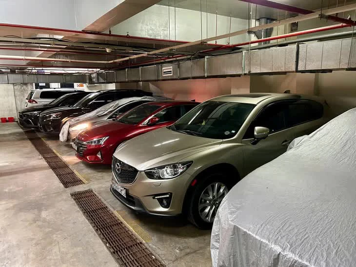 'Khoảng trống' phía trước xe điện - Ảnh 1.