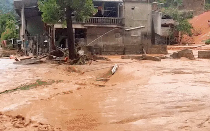 Mưa lũ ở Điện Biên: Tìm thấy 2 người mất tích bị thương, 9 người chết  - Ảnh 2.