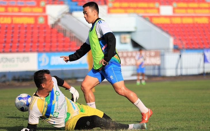 Đội bóng của Công Phượng từ chối lên chơi ở V-League - Ảnh 4.