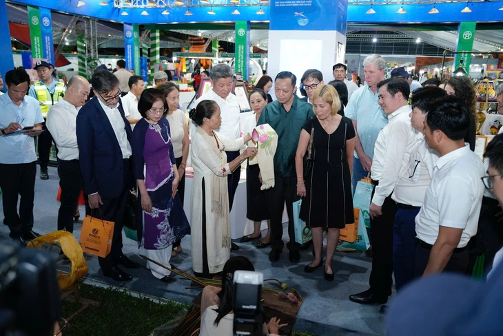 Hoàng thành Thăng Long hội tụ hàng nghìn sản phẩm OCOP tinh hoa cả nước - Ảnh 1.