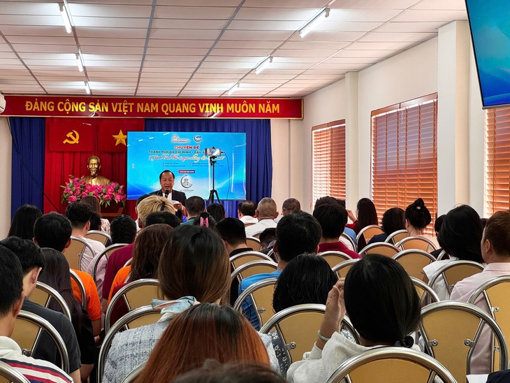Du lịch TP.HCM hỗ trợ hướng dẫn viên phát triển nghề nghiệp trong bối cảnh mới - Ảnh 3.