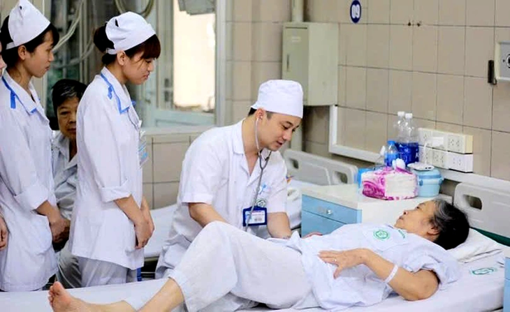 Tranh luận Việt Nam đào tạo y khoa không giống ai: Quan trọng là năng lực hay chuẩn quốc tế? - Ảnh 1.
