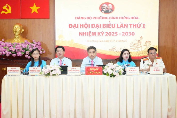 Phó bí thư quận đông dân nhất TP.HCM cũ làm bí thư phường Bình Hưng Hòa - Ảnh 1.