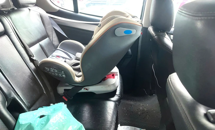 Xe hơi biển Ninh Thuận đậu bên cạnh ký túc xá ở Nha Trang hơn cả năm, công an vào cuộc tìm chủ xe - Ảnh 2. Nha Trang - Ảnh 2.