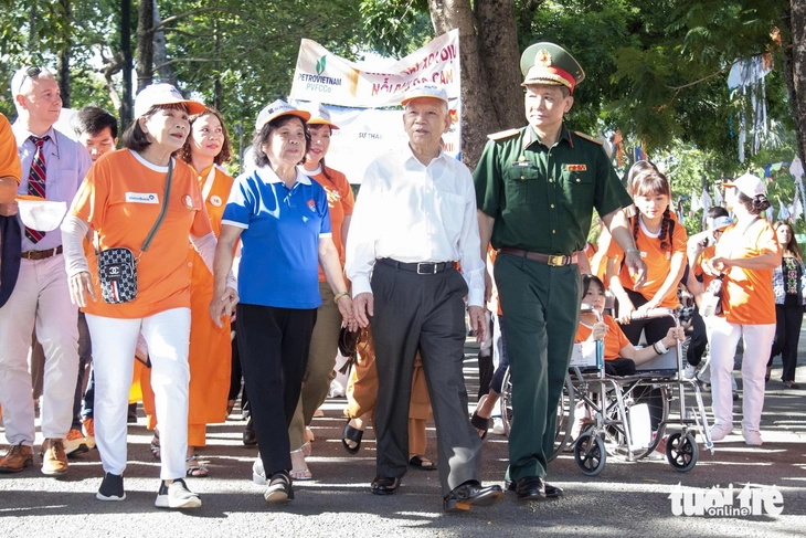 TP.HCM: Hơn 5.000 người đi bộ đồng hành vì nạn nhân chất độc da cam - Ảnh 1.