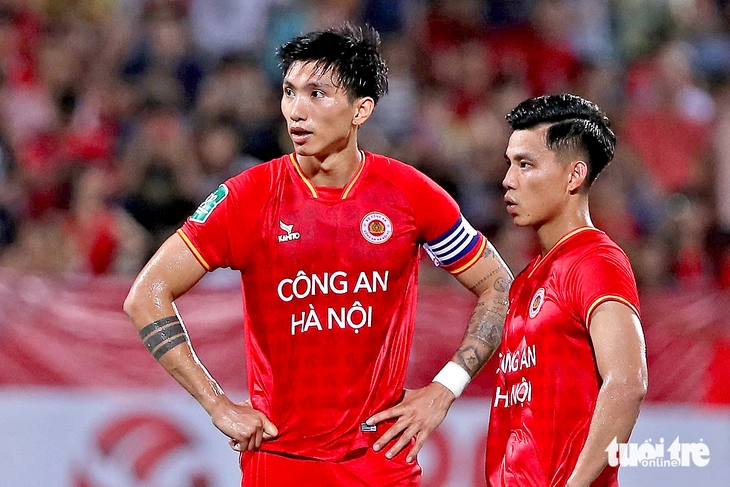 Văn Hậu được đăng ký đá lượt đi V-League 2025 - 2026 - Ảnh 1.