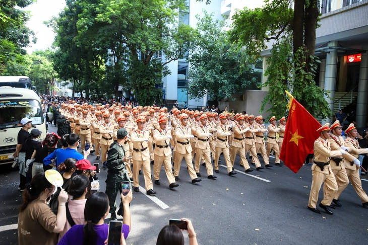 công an - Ảnh 4.