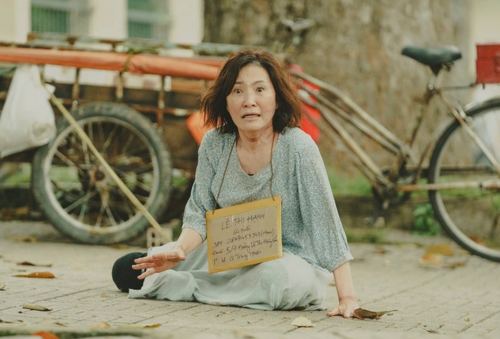 Mang mẹ đi bỏ - Ảnh 1.