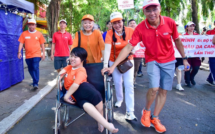 Hơn 5.000 người dân đi bộ đồng hành, xây dựng phường Bình Trưng xanh - Ảnh 9.