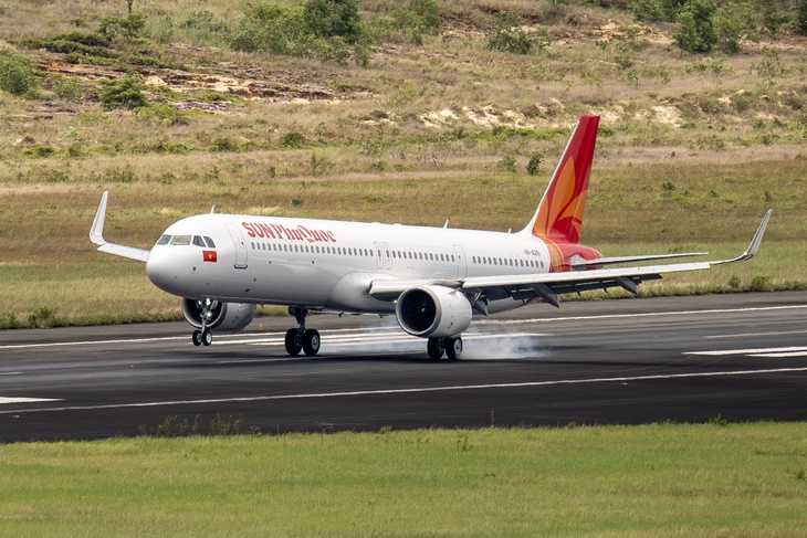 Sun PhuQuoc Airways đón chiếc máy bay đầu tiên, dự kiến bán vé từ 10-2025 - Ảnh 1.