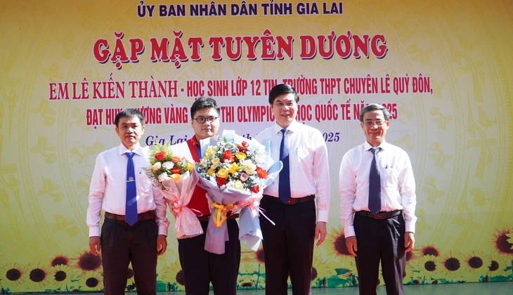 Thưởng 100 triệu đồng cho học sinh đoạt huy chương vàng Olympic tin học quốc tế - Ảnh 1.