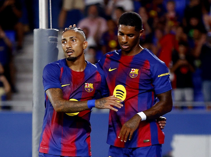 Rashford bị cà khịa vì không thể ghi bàn cho Barca trước khung thành trống - Ảnh 1.