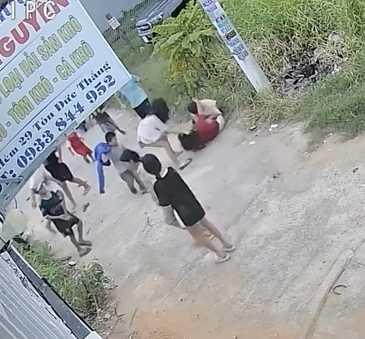 Xác minh vụ em gái 12 tuổi bị đánh hội đồng ở Phan Thiết - Ảnh 1.