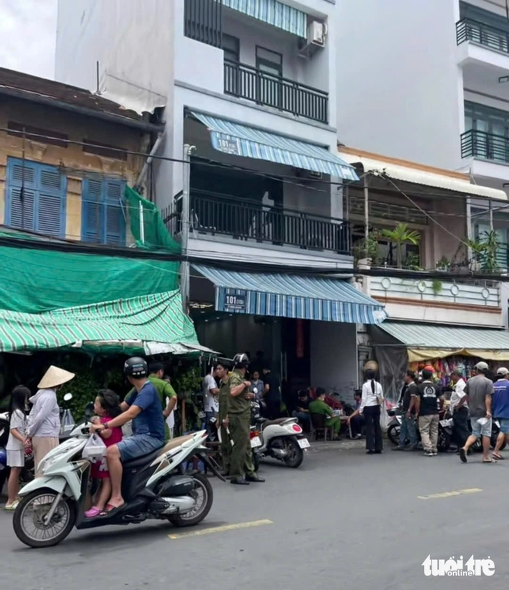 Vợ chồng chết thảm trong nhà khóa kín tại Long Xuyên - Ảnh 1.