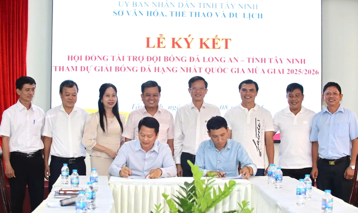 Phan Văn Tài Em dẫn đội bóng Long An đến mùa giải mới - Ảnh 1.