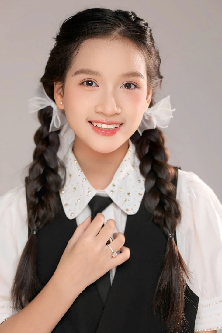 Hé lộ bất ngờ về giọng ca trẻ nhất tại concert ‘Tổ quốc trong tim’ - Ảnh 2. Đặng Kim Thiên Kim - Ảnh 2.