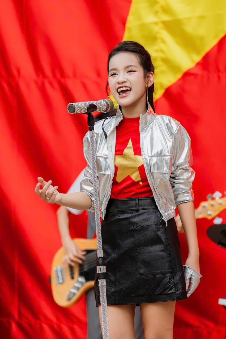 Hé lộ bất ngờ về giọng ca trẻ nhất tại concert ‘Tổ quốc trong tim’ - Ảnh 3. Đặng Kim Thiên Kim - Ảnh 3.
