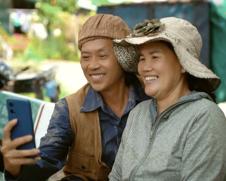 Hoài Linh được bà con An Giang chào đón, mừng rơn vì 35 năm mới gặp - Ảnh 1. Hoài Linh - Ảnh 1.