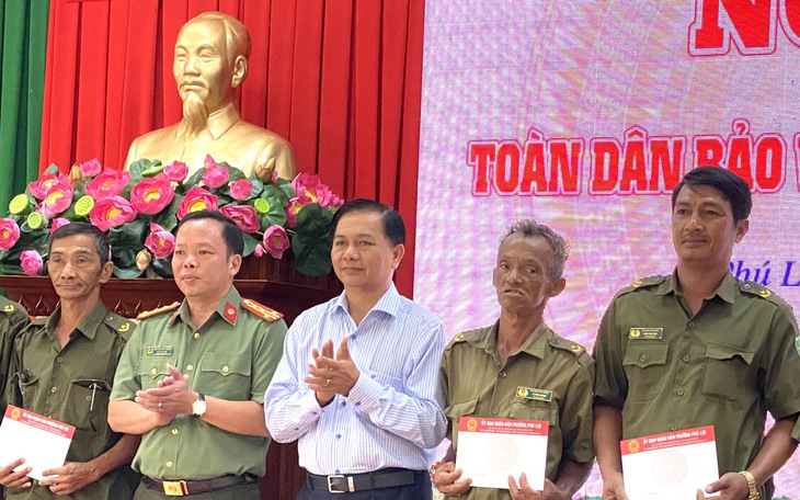 Chủ tịch Cần Thơ: ‘Nghị quyết mà đút trong hộc tủ thì cũng như tờ giấy thôi’ - Ảnh 4.